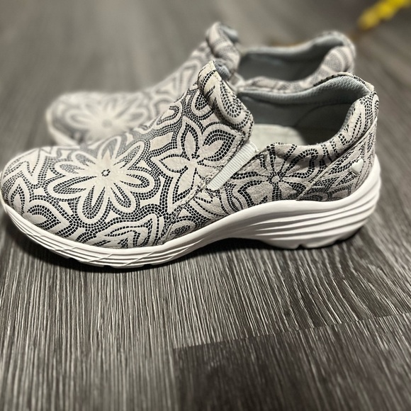 Nurse Mates Black and White Moccasins with Geometric Pattern - Picture 6 of 7